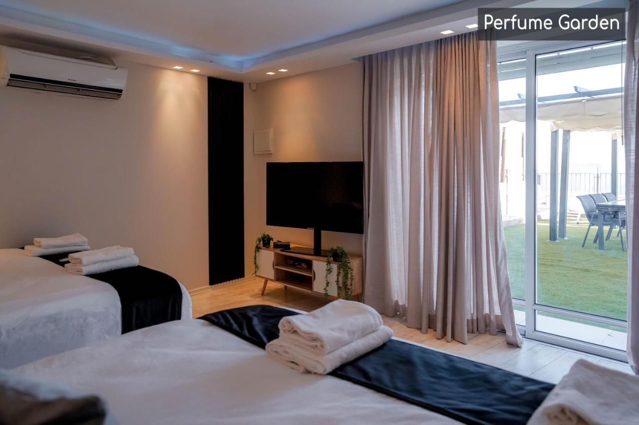 Yalarent Mountainside Luxury With Private Pool דירה *